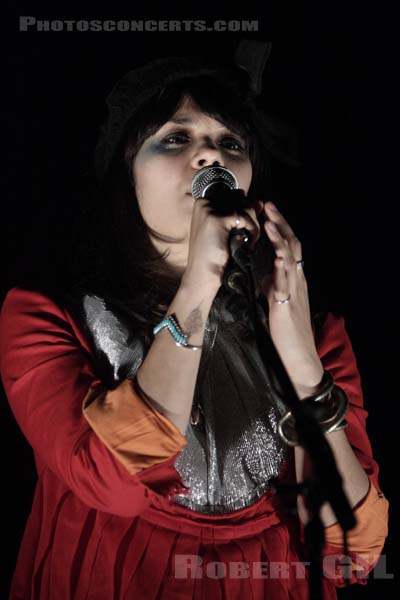 BAT FOR LASHES - 2009-11-04 - PARIS - Olympia - 